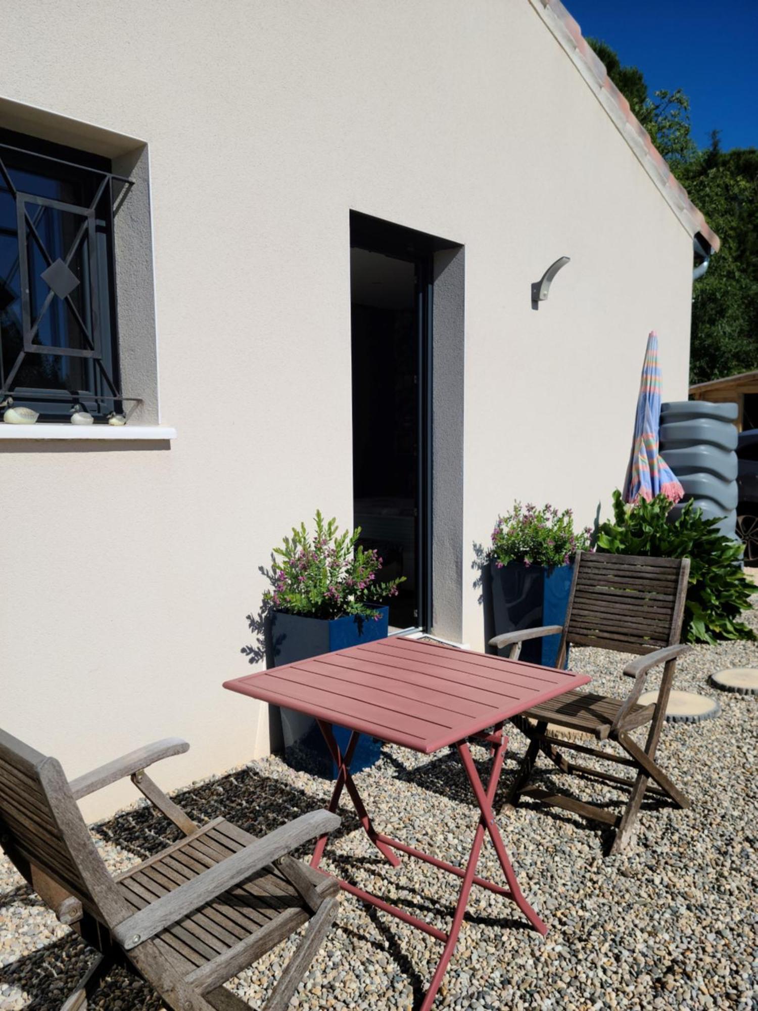 Les Papillons D'Uzes Bed and Breakfast Saint-Laurent-la-Vernède Exteriör bild